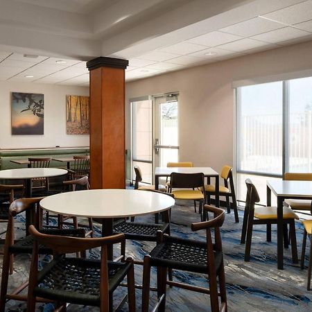 Fairfield Inn & Suites Реддинг Экстерьер фото
