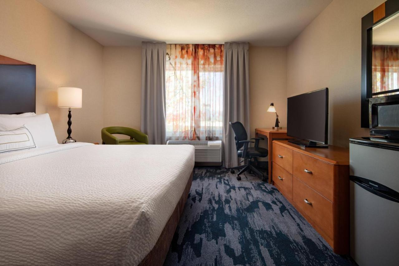 Fairfield Inn & Suites Реддинг Экстерьер фото