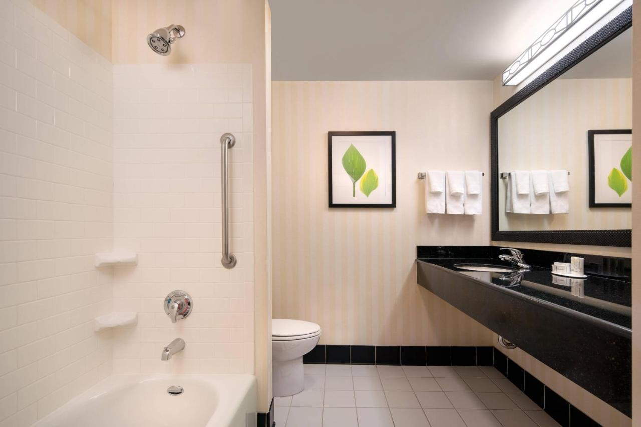 Fairfield Inn & Suites Реддинг Экстерьер фото