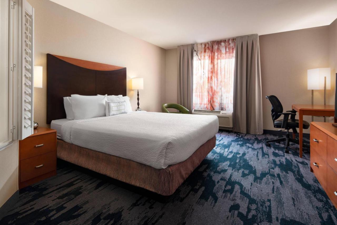 Fairfield Inn & Suites Реддинг Экстерьер фото