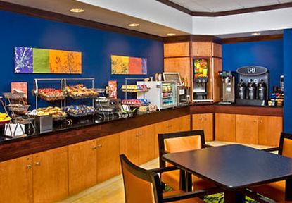 Fairfield Inn & Suites Реддинг Ресторан фото
