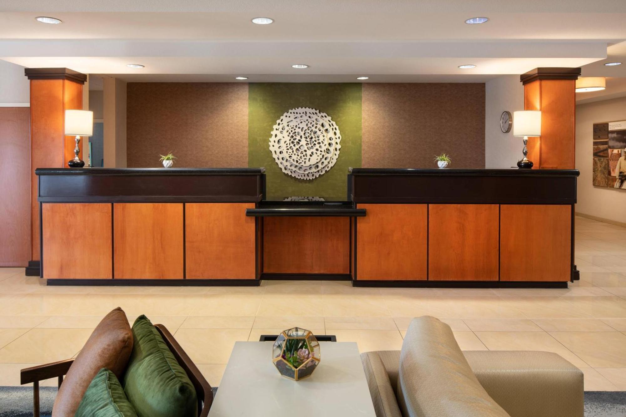 Fairfield Inn & Suites Реддинг Экстерьер фото