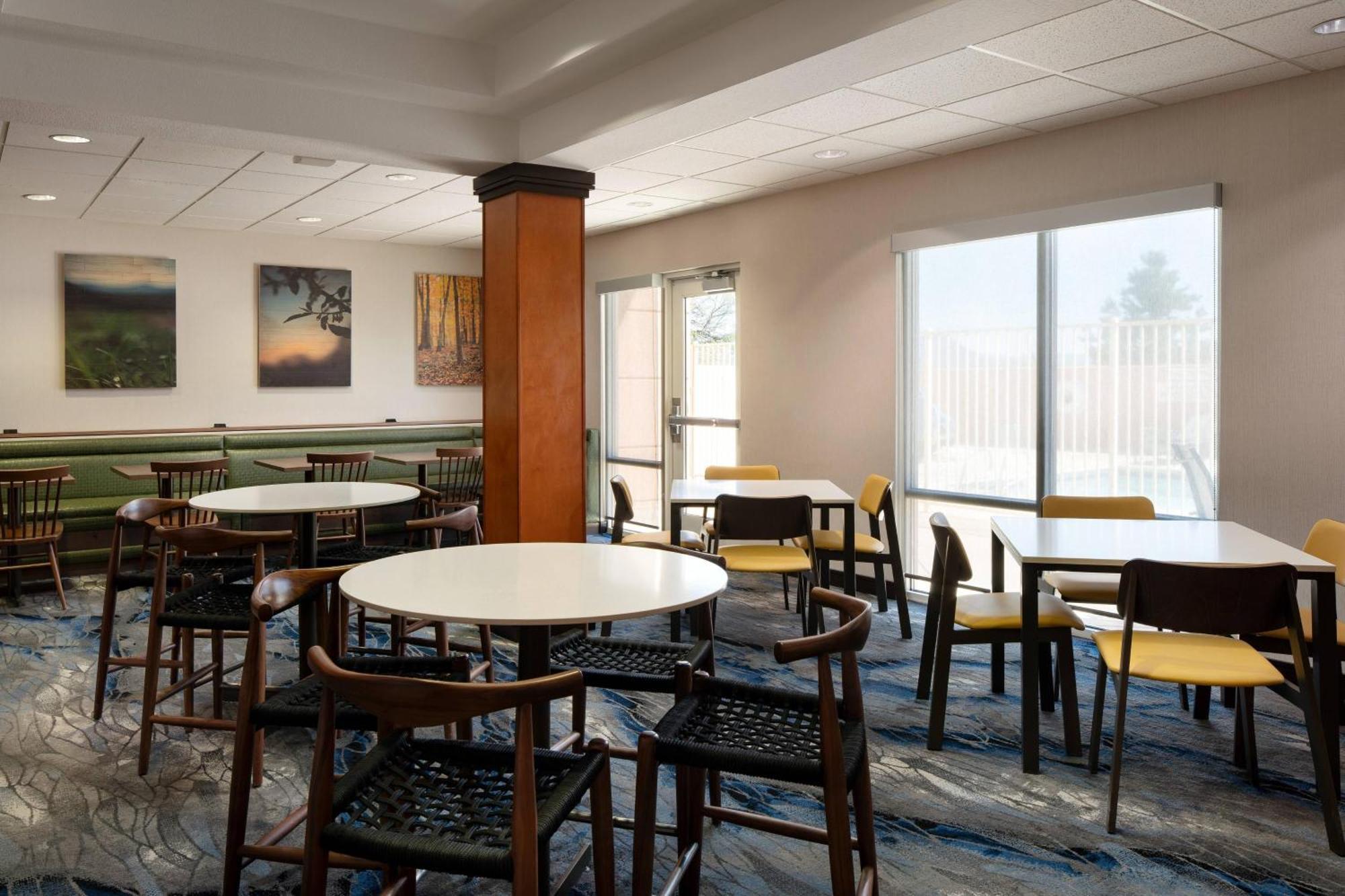 Fairfield Inn & Suites Реддинг Экстерьер фото