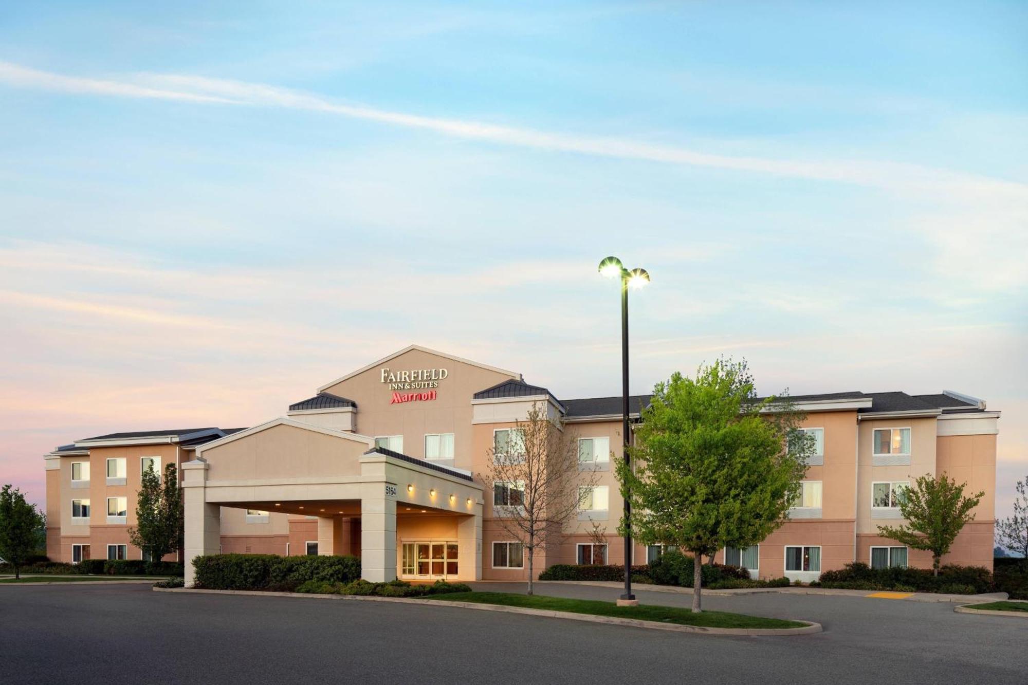Fairfield Inn & Suites Реддинг Экстерьер фото