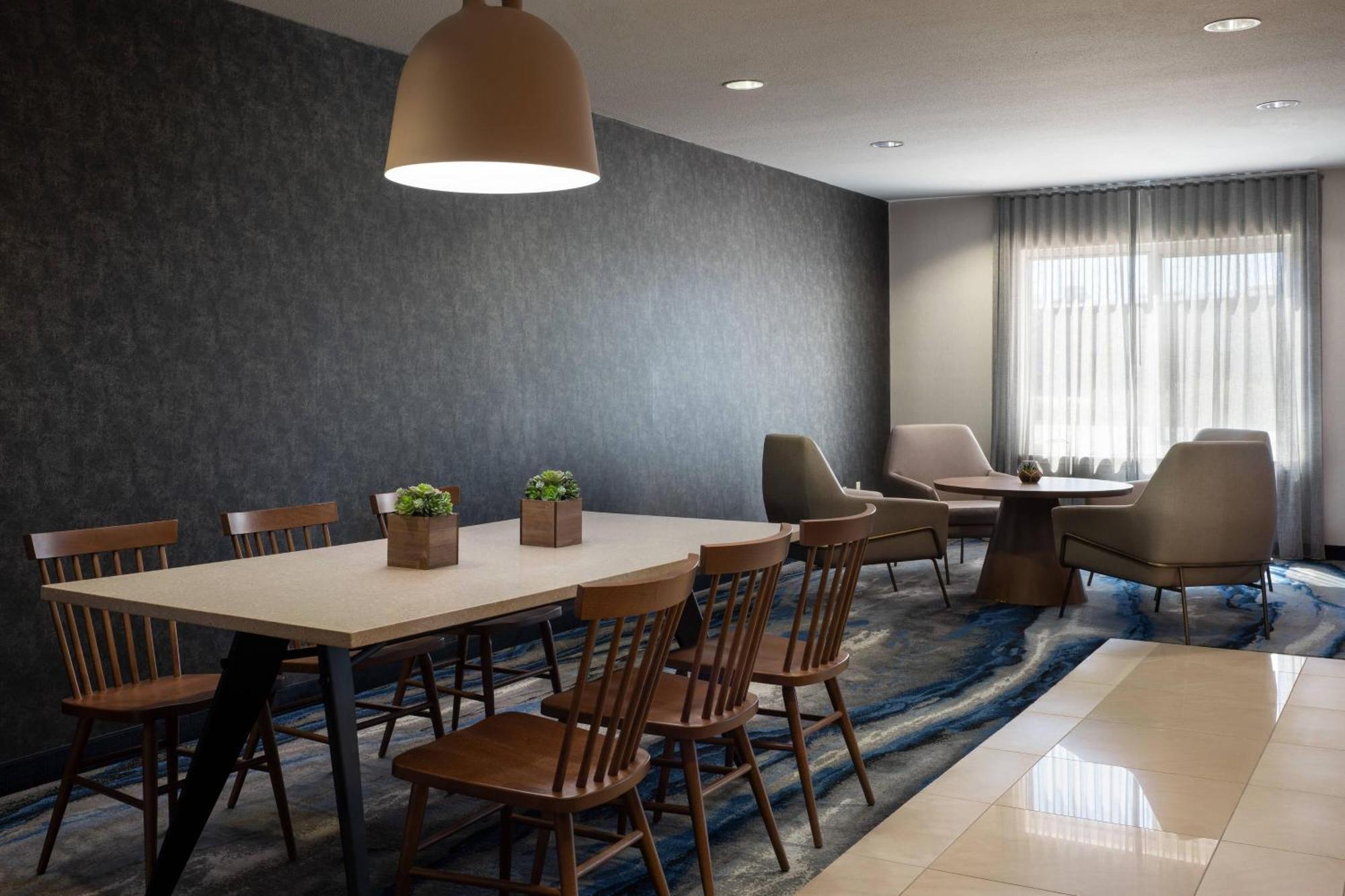Fairfield Inn & Suites Реддинг Экстерьер фото