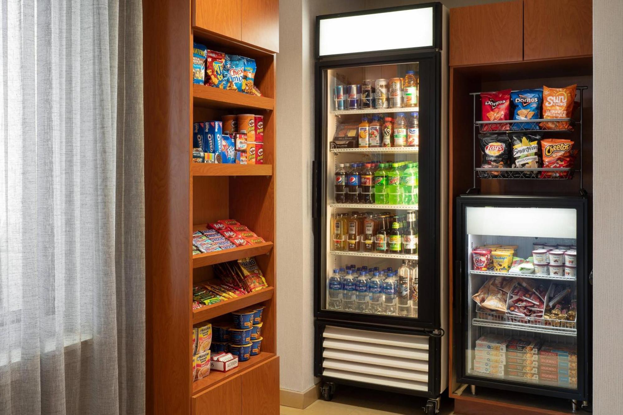 Fairfield Inn & Suites Реддинг Экстерьер фото