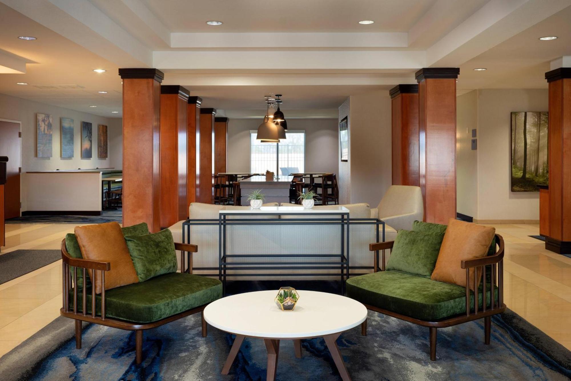 Fairfield Inn & Suites Реддинг Экстерьер фото