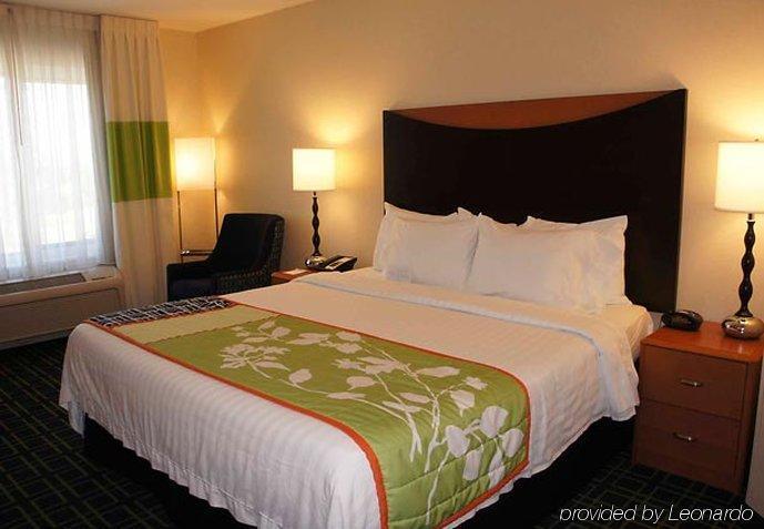 Fairfield Inn & Suites Реддинг Экстерьер фото