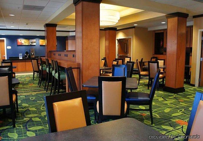 Fairfield Inn & Suites Реддинг Экстерьер фото